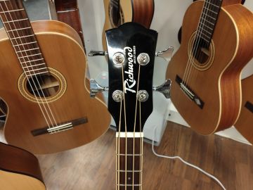 Richwood minikokoinen akustinen basso ja toppapussi