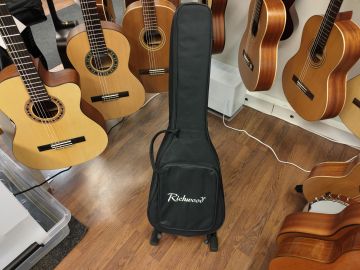 Richwood minikokoinen akustinen basso ja toppapussi