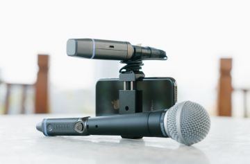NUX B3 Plus wireless microphone transmitter and receiver