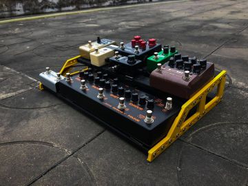 NUX Bumblebee L pedal board