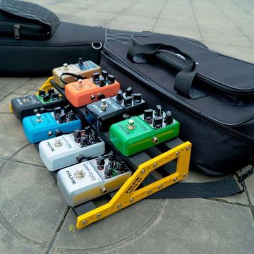 NUX Bumblebee M pedal board