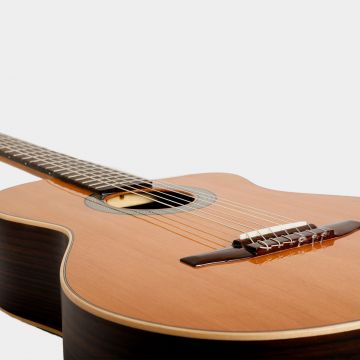 Esteve Crossover klassinen kitara sivulta