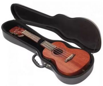 EVA harmaa sopraanoukulelen laukku käytössä