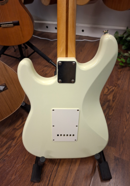 Fender Stratocaster 1993 käytetty sähkökitara ja pussi
