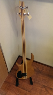 Carvin IC4 bassokitara 