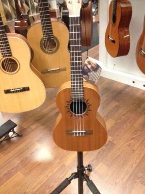 Baton Rouge V2-T Sun ukulele (tenori)