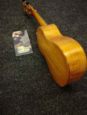 Baton Rouge V4S Sun ukulele 