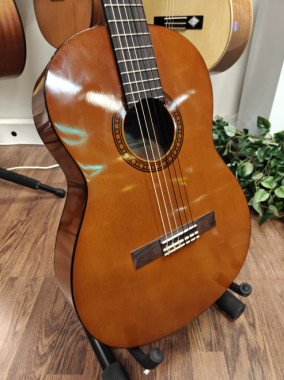 Yamaha C40 käytetty akustinen kitara ja toppapussi